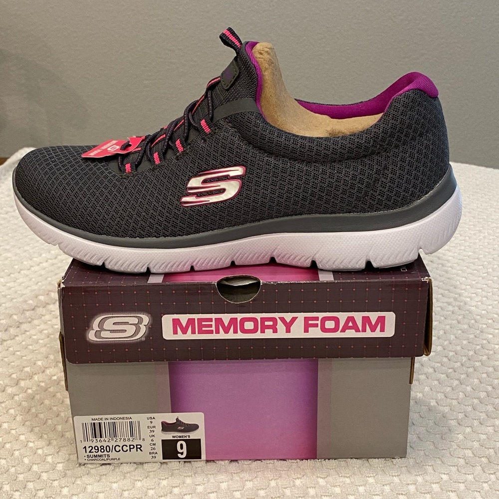 New-in-box Skecher’s Sport women’s memory foam slip-on size 9 “Summits”